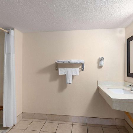 Super 8 By Wyndham Fort Mitchell Cincinnati Area Екстер'єр фото