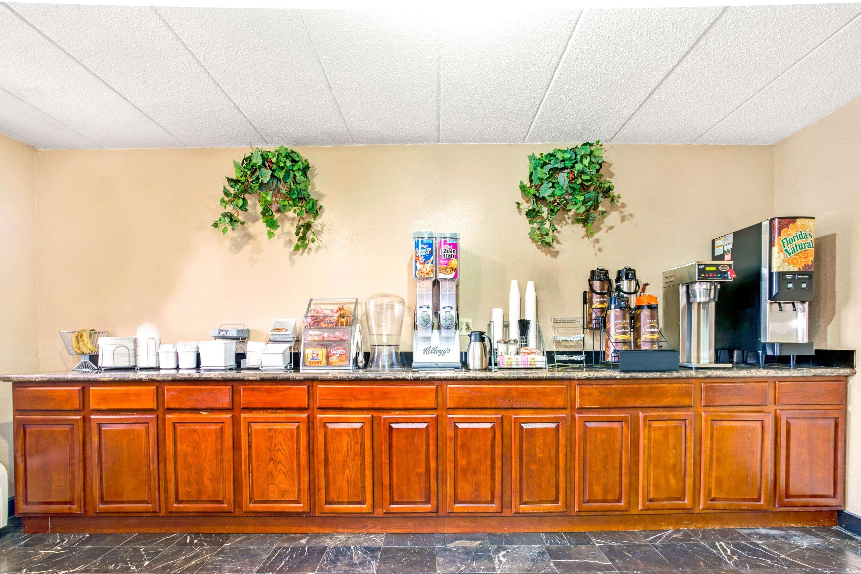 Super 8 By Wyndham Fort Mitchell Cincinnati Area Екстер'єр фото