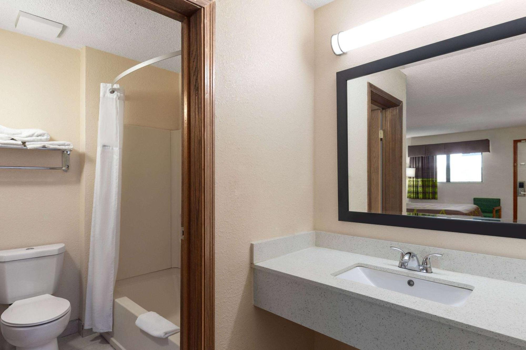 Super 8 By Wyndham Fort Mitchell Cincinnati Area Екстер'єр фото