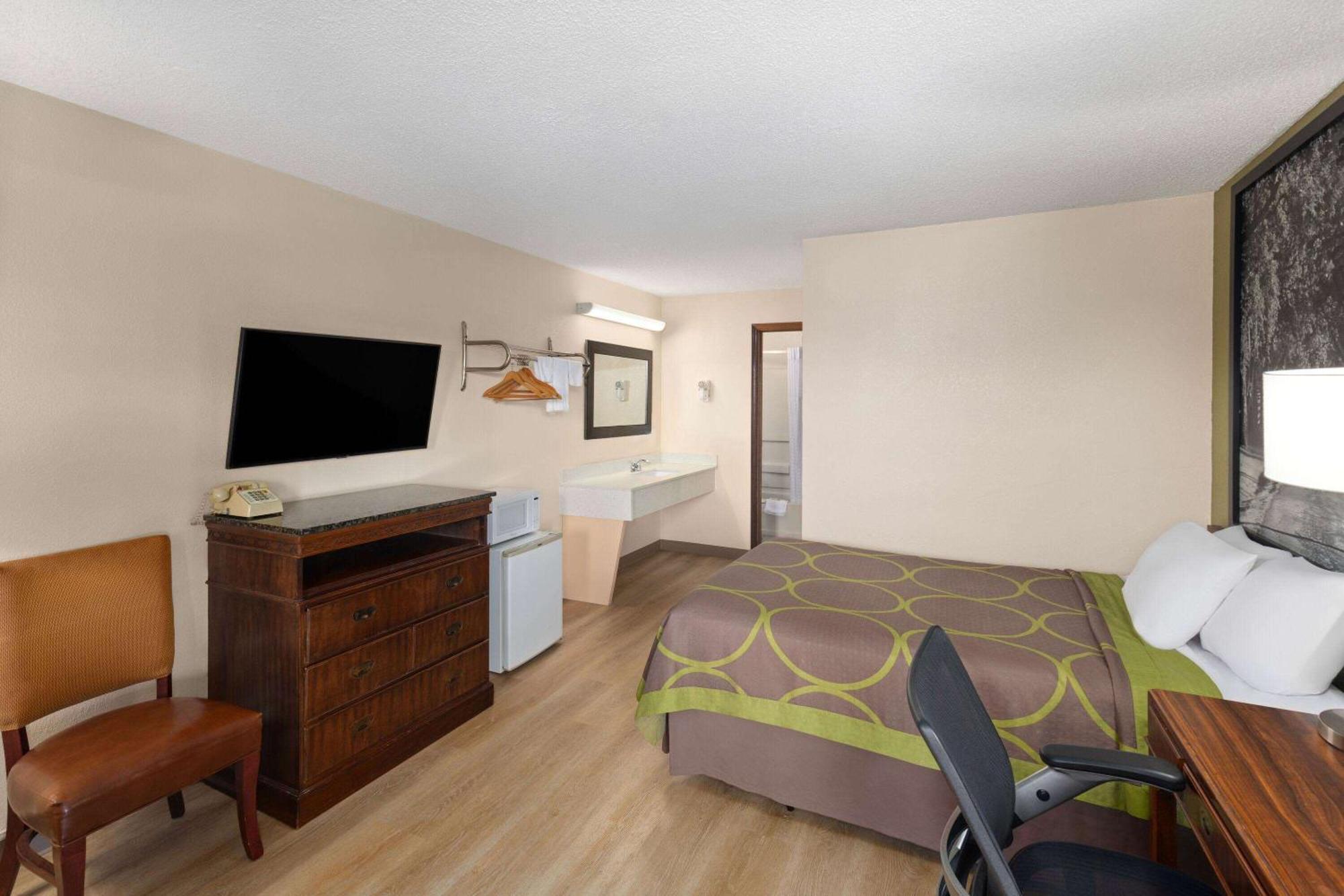 Super 8 By Wyndham Fort Mitchell Cincinnati Area Екстер'єр фото