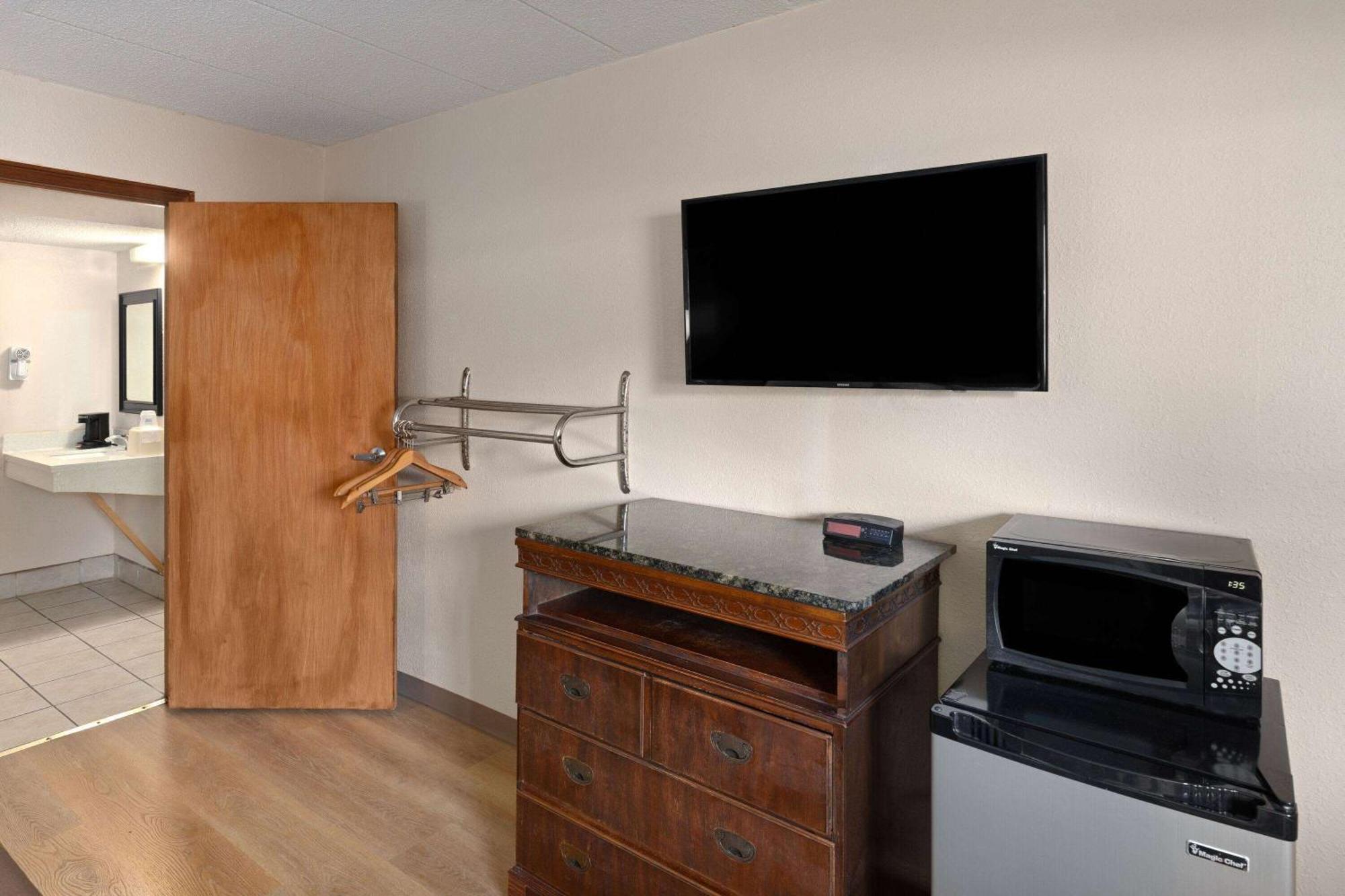 Super 8 By Wyndham Fort Mitchell Cincinnati Area Екстер'єр фото