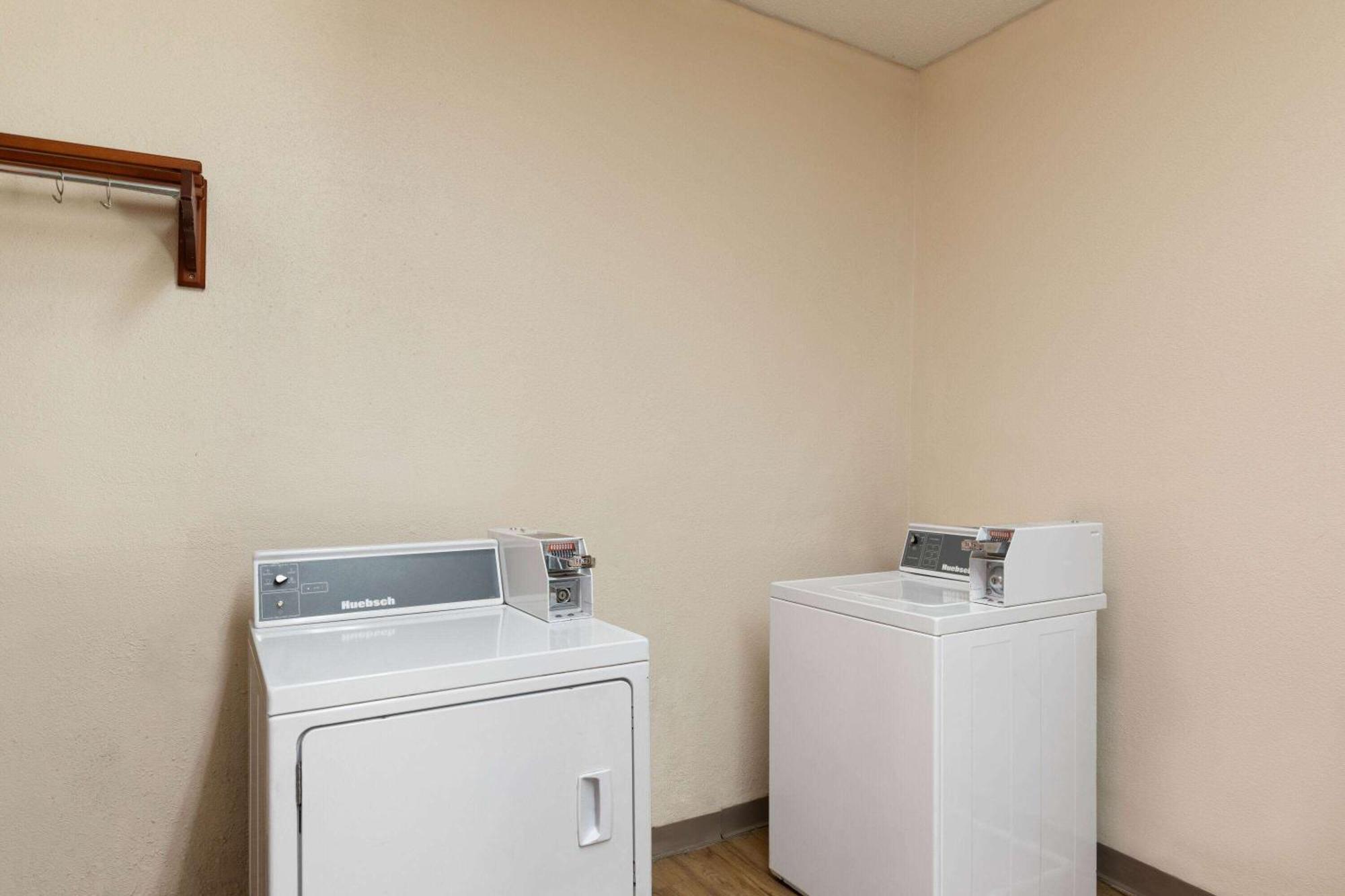 Super 8 By Wyndham Fort Mitchell Cincinnati Area Екстер'єр фото