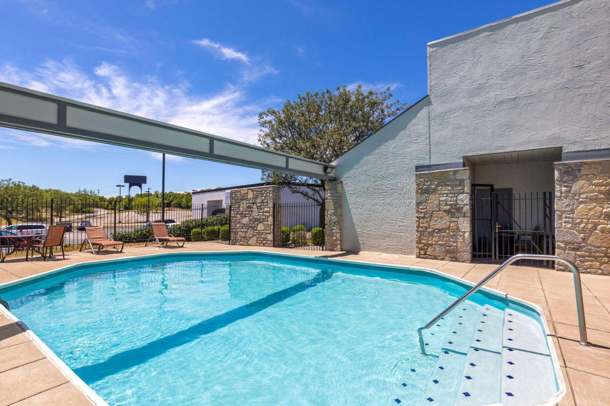 Super 8 By Wyndham Fort Mitchell Cincinnati Area Екстер'єр фото