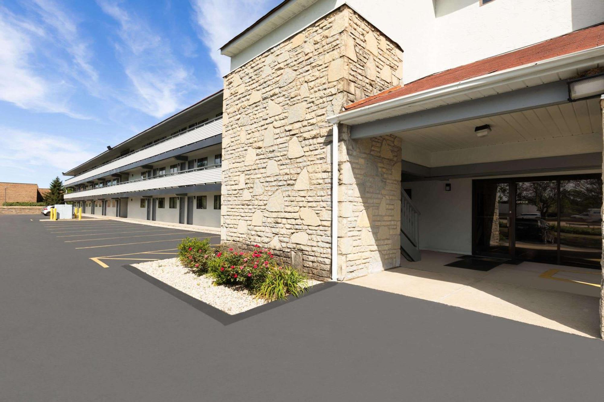 Super 8 By Wyndham Fort Mitchell Cincinnati Area Екстер'єр фото